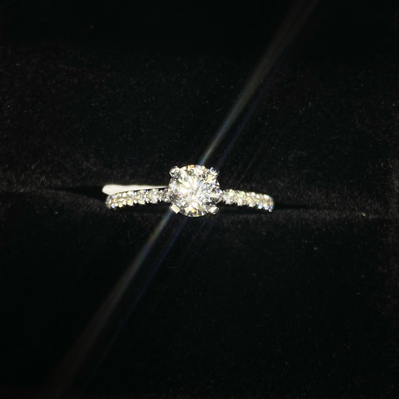 Round Diamond Engagement Ring